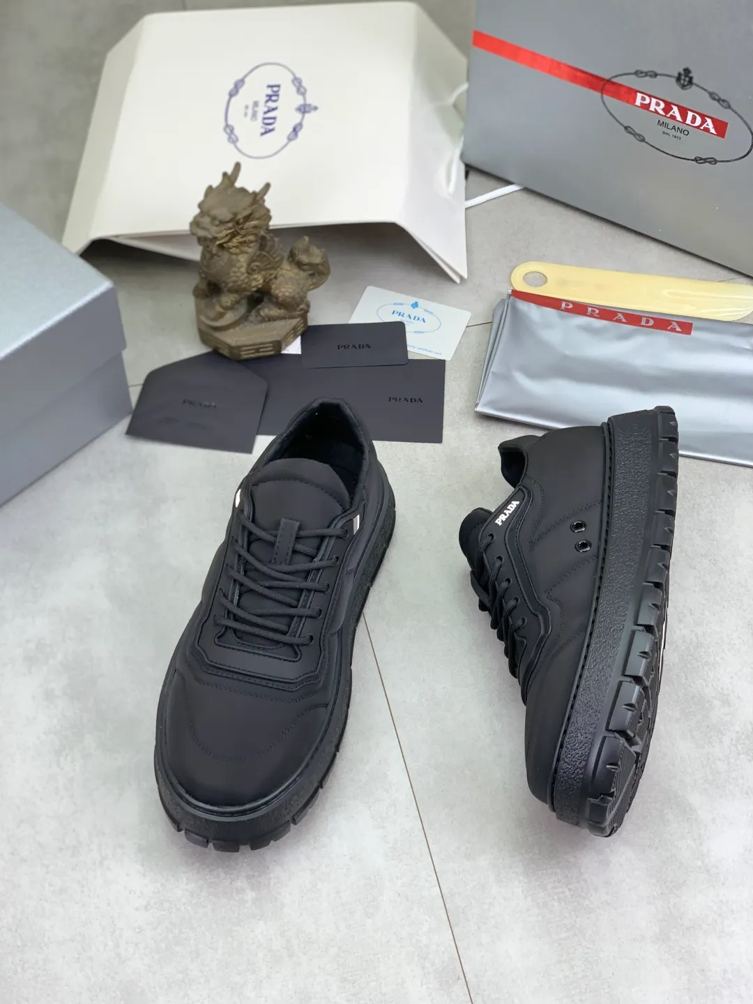 Men's men's shoes 💰P580💰 [New style] popular models are on the official website, 🆘 Trendy brand (Prada) mainly promotes popular models, avant-garde and versatile fashionable men's shoes private version mold opening, cowhide surface splicing 1:1.. Fashionable and simple, original imported cowhide lining cowhide feet; the atmosphere and personality are more fashionable, eye-catching and pursuing class. It will subvert the old idea and be a must-have for fashionistas with you! Must keep it for yourself! Tall and comfortable, large and low, high-end quality workmanship. Number of yards: 38-45 4️⃣optional.